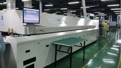 錫膏回流焊出現(xiàn)板材卡死，如何處理？